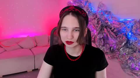 Tessa online show from 12/02/25, 09:03