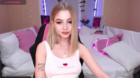 Snapshot of tessawillson chatting on 01/21/25, 02:15 Tessa online show from 01/21/25, 02:15