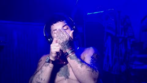 Milo online show from 01/09/25, 02:01