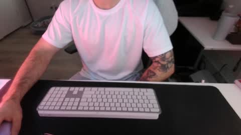 Snapshot of texasstrill chatting on 06/15/26, 12:57 texasstrill online show from 06/15/26, 12:57