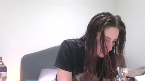 Snapshot of tfeather0532 chatting on 02/05/26, 05:01 Tessa online show from 02/05/26, 05:01