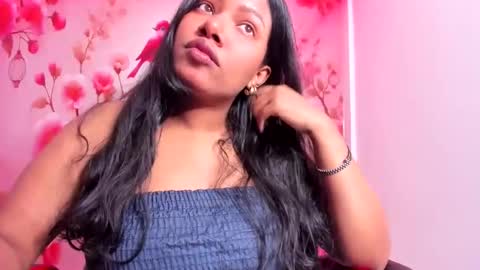 Snapshot of thais_waldrof chatting on 02/02/25, 02:17 Andreina online show from 02/02/25, 02:17