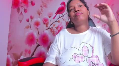 Snapshot of thais_waldrof chatting on 02/13/25, 04:43 Andreina online show from 02/13/25, 04:43