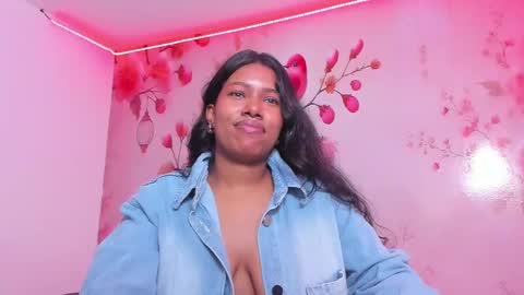 Snapshot of thais_waldrof chatting on 02/18/25, 04:37 Andreina online show from 02/18/25, 04:37