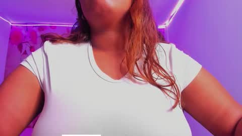 Snapshot of thais_waldrof chatting on 09/13/25, 02:44 Andreina online show from 09/13/25, 02:44