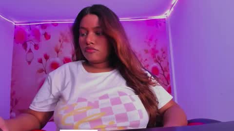 Snapshot of thais_waldrof chatting on 10/23/25, 04:01 Andreina online show from 10/23/25, 04:01