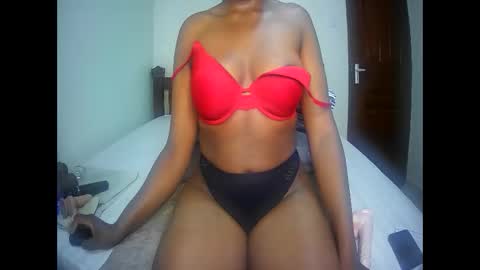 Snapshot of thalami21 chatting on 11/16/25, 11:10 shy online show from 11/16/25, 11:10