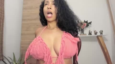 Snapshot of thali_gomex chatting on 12/31/24, 12:25 Thalia Gomex online show from 12/31/24, 12:25