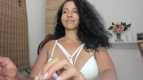 Snapshot of thali_gomex chatting on 01/08/25, 09:34 Thalia Gomex online show from 01/08/25, 09:34