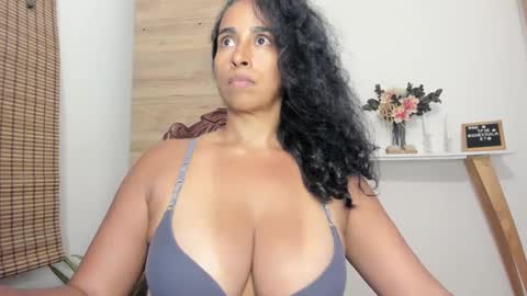 Snapshot of thali_gomex chatting on 01/15/25, 06:40 Thalia Gomex online show from 01/15/25, 06:40