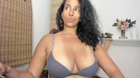 Snapshot of thali_gomex chatting on 01/15/25, 09:41 Thalia Gomex online show from 01/15/25, 09:41