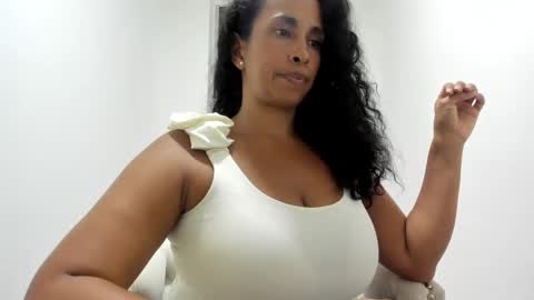 Snapshot of thali_gomex chatting on 01/29/25, 03:01 Thalia Gomex online show from 01/29/25, 03:01