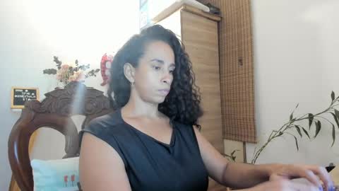 Snapshot of thali_gomex chatting on 02/22/25, 04:40 Thalia Gomex online show from 02/22/25, 04:40