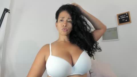 Snapshot of thali_gomex chatting on 09/18/25, 08:44 Thalia Gomex online show from 09/18/25, 08:44