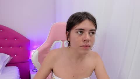 Thalia  online show from 04/18/26, 07:51