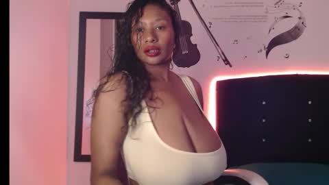 Snapshot of thalia_joness chatting on 05/28/26, 02:14 Thalia online show from 05/28/26, 02:14