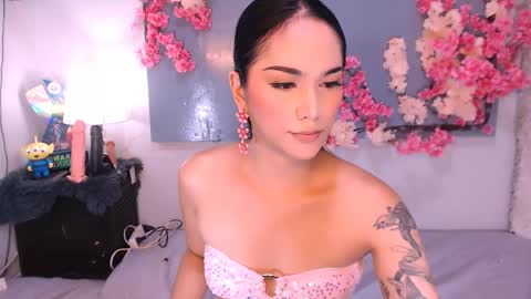 Snapshot of thalia_venture chatting on 10/05/25, 03:05 Thalia online show from 10/05/25, 03:05