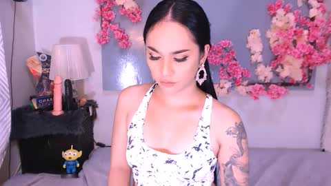 Snapshot of thalia_venture chatting on 10/24/25, 01:29 Thalia online show from 10/24/25, 01:29