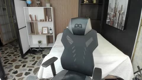 Thalia online show from 03/25/26, 02:39