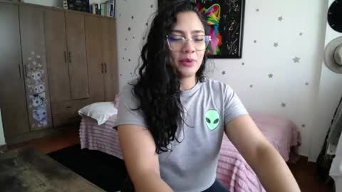 Snapshot of thaliacooper chatting on 05/26/26, 04:47 online show from 05/26/26, 04:47