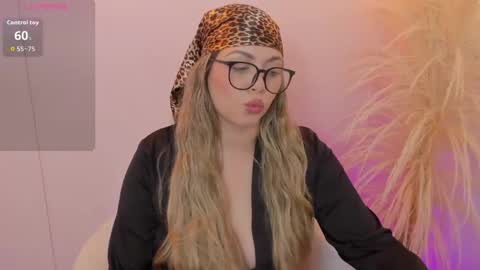 Snapshot of thaliafox_ chatting on 05/08/26, 10:48 Thalia online show from 05/08/26, 10:48