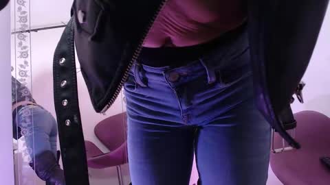   online show from 11/28/25, 01:14