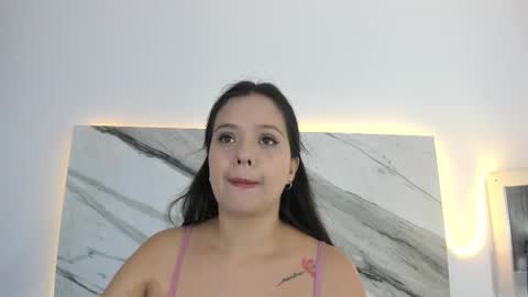 Snapshot of thamiina chatting on 09/28/25, 11:59 Thamy online show from 09/28/25, 11:59