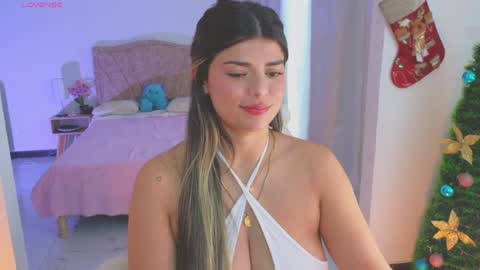 Snapshot of thamy_stark chatting on 12/17/24, 07:04 Thamara online show from 12/17/24, 07:04