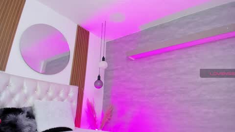 Snapshot of thararouse chatting on 01/09/25, 12:19 Thara Rouse online show from 01/09/25, 12:19