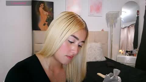 Snapshot of thatgirl2003 chatting on 06/08/26, 08:42 online show from 06/08/26, 08:42