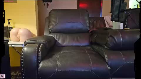 Snapshot of the_alpha_dog_xxx chatting on 07/17/26, 02:07 the_alpha_dog_xxx online show from 07/17/26, 02:07