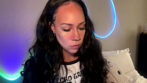 Snapshot of the_dahli_mama chatting on 10/20/25, 01:39 the_dahli_mama online show from 10/20/25, 01:39