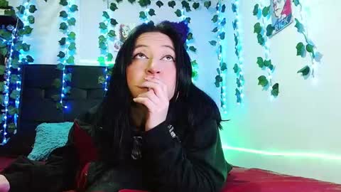 Snapshot of the_lesbian_game chatting on 01/07/25, 02:42 the_lesbian_game online show from 01/07/25, 02:42