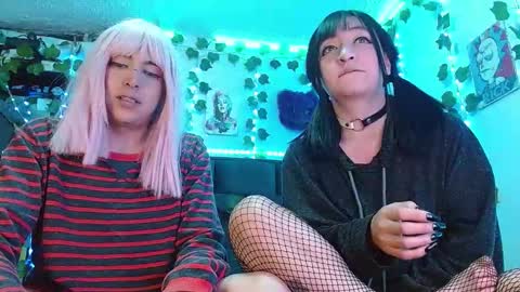 Snapshot of the_lesbian_game chatting on 01/24/25, 07:51 the_lesbian_game online show from 01/24/25, 07:51