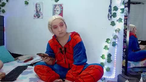 Snapshot of the_lesbian_game chatting on 10/22/25, 03:29 the_lesbian_game online show from 10/22/25, 03:29