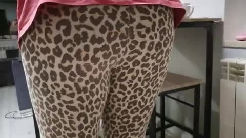 Stephan 34  Cassandra 25 online show from 12/18/25, 09:32