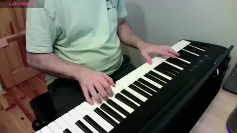 Stephan 34  Cassandra 25 online show from 02/20/26, 02:06