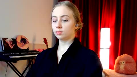 Ally    STREAMING ON TWITCH NOW Check my Twitter for updates online show from 11/06/25, 10:43