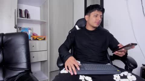 Snapshot of the_weed_guys chatting on 11/24/25, 02:55 Danny online show from 11/24/25, 02:55