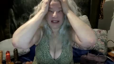 Snapshot of thearcticmilf chatting on 04/25/26, 01:14 The Arctic Milf online show from 04/25/26, 01:14