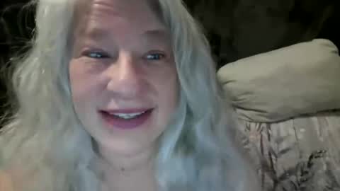 Snapshot of thearcticmilf chatting on 04/25/26, 01:41 The Arctic Milf online show from 04/25/26, 01:41