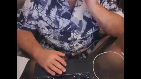 Snapshot of thebearking69 chatting on 10/12/25, 11:59 The Bear King online show from 10/12/25, 11:59