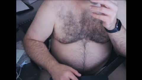 Snapshot of thebearking69 chatting on 12/01/25, 05:23 The Bear King online show from 12/01/25, 05:23