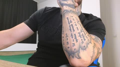 Snapshot of thebestmuscles chatting on 12/04/24, 06:44 John online show from 12/04/24, 06:44