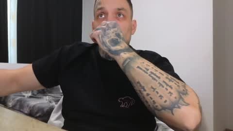 Snapshot of thebestmuscles chatting on 12/16/24, 01:11 John online show from 12/16/24, 01:11