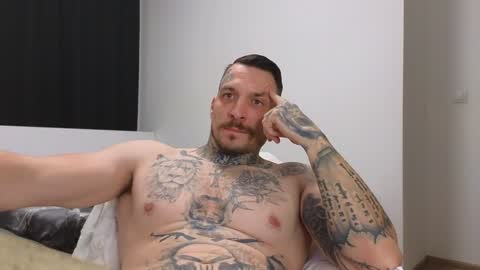 Snapshot of thebestmuscles chatting on 12/16/24, 04:16 John online show from 12/16/24, 04:16