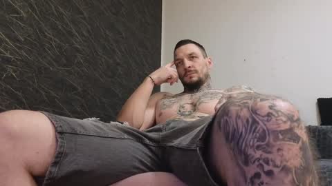 Snapshot of thebestmuscles chatting on 01/06/25, 06:52 John online show from 01/06/25, 06:52