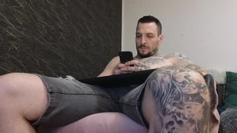 Snapshot of thebestmuscles chatting on 01/09/25, 05:22 John online show from 01/09/25, 05:22