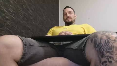 Snapshot of thebestmuscles chatting on 01/10/25, 03:27 John online show from 01/10/25, 03:27