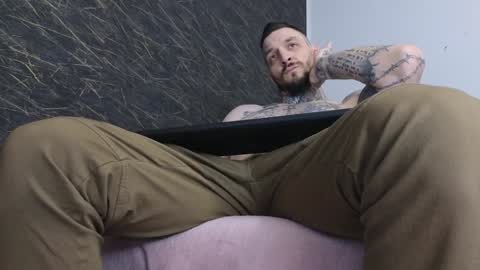 Snapshot of thebestmuscles chatting on 01/19/25, 07:26 John online show from 01/19/25, 07:26